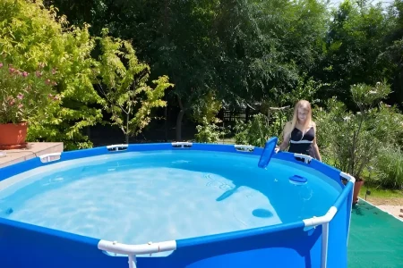 Cleaning above ground pool - pool and spa group
